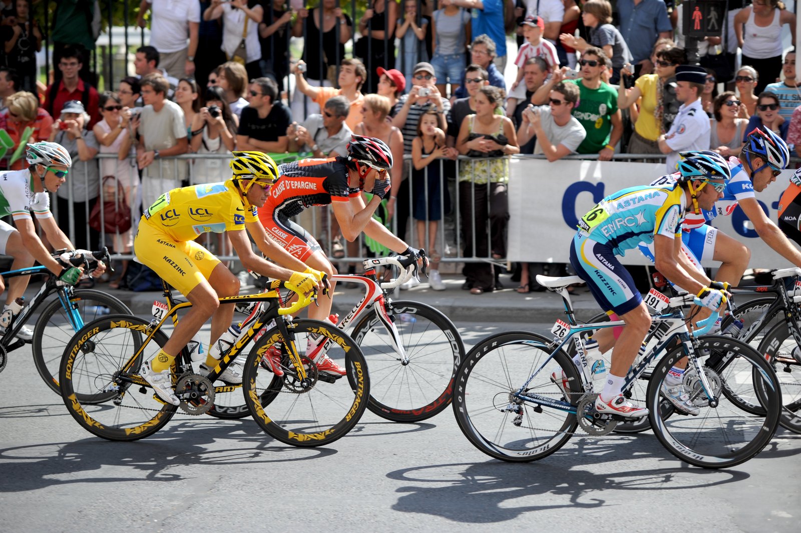 Alberto Contador wears the yellow jersey in Paris at the final stage of the 2009 Tour de France.
